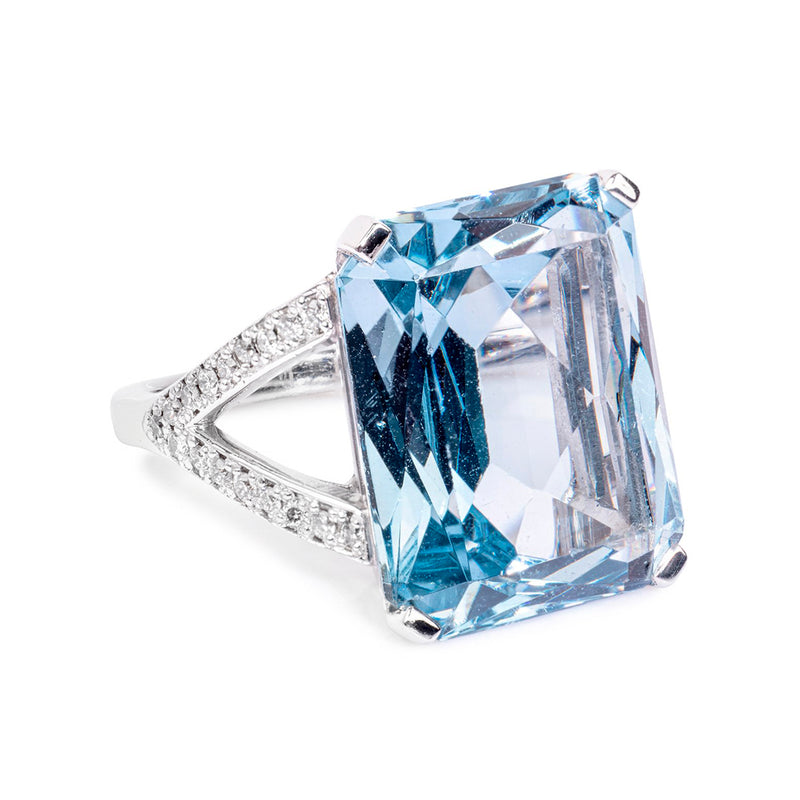 Pre-Owned 18ct White Gold Aquamarine and Diamond Ring