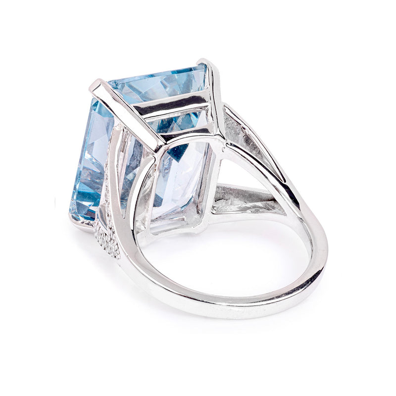 Pre-Owned 18ct White Gold Aquamarine and Diamond Ring