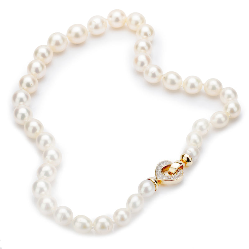 South Sea Pearl with an 18ct Yellow Gold Diamond Clasp